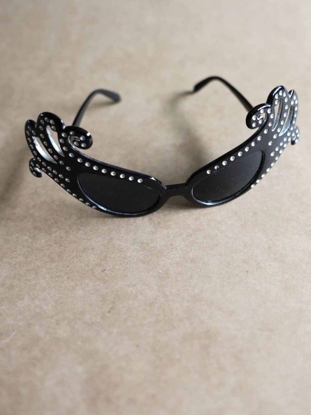fancy sunglasses - Picture 4 of 5